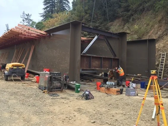 Construction of the new 3 girder 1000 ton structure