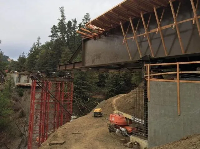 Temporary structure to support bridge being launched